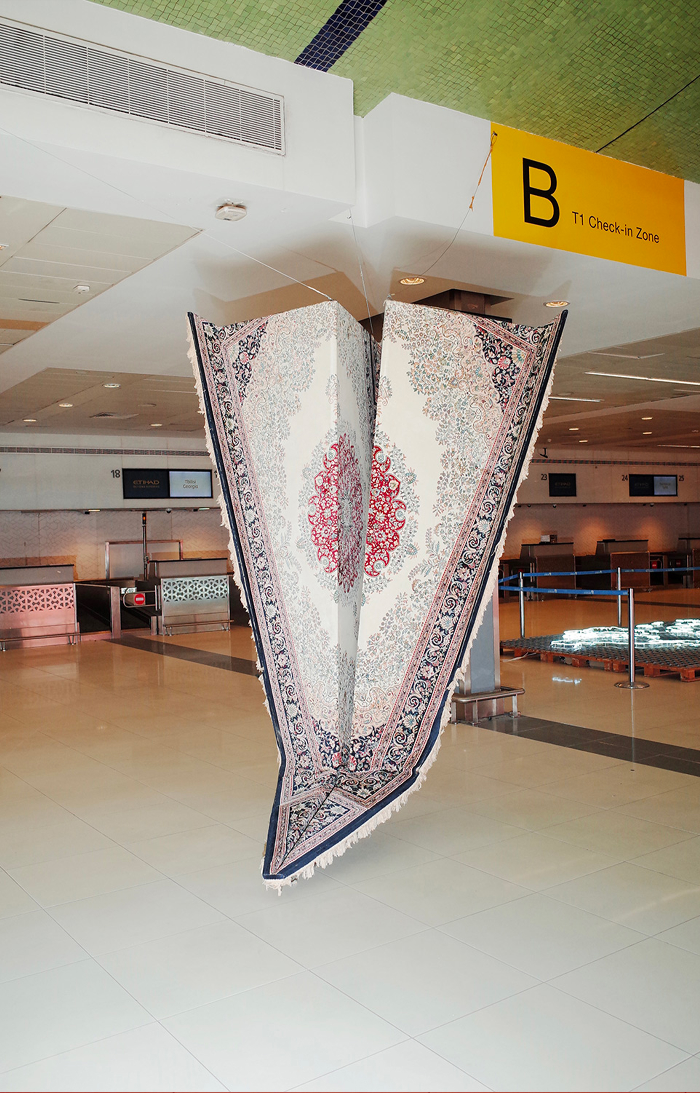 Dans un aéroport signé Paul Andreu, Nomad redéfinit la foire de design