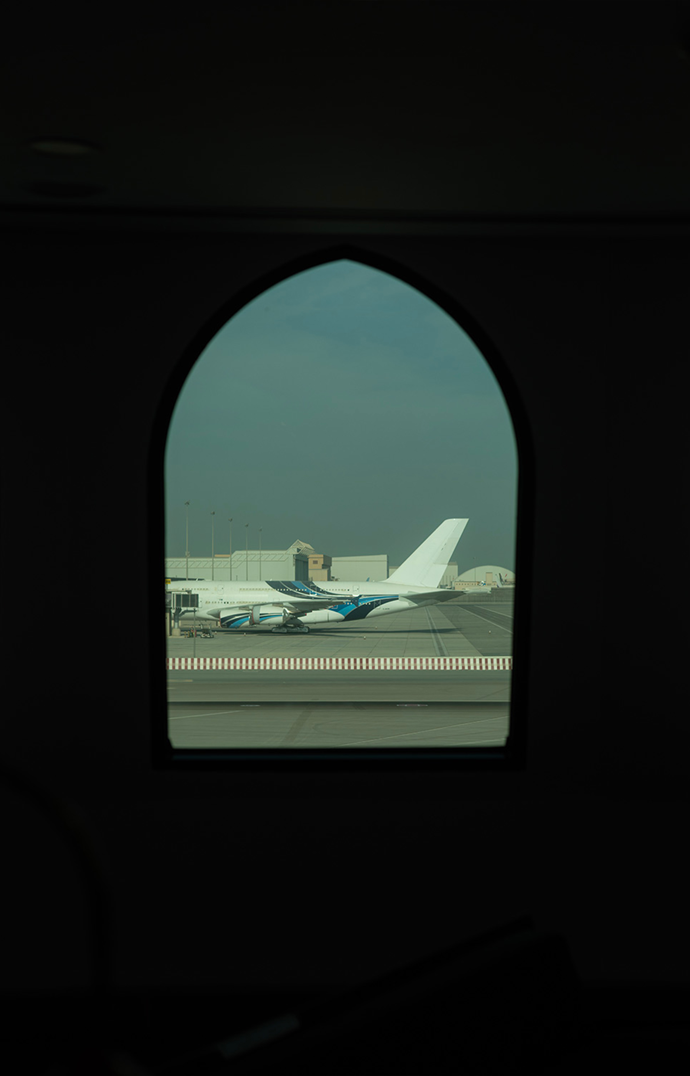 Dans un aéroport signé Paul Andreu, Nomad redéfinit la foire de design