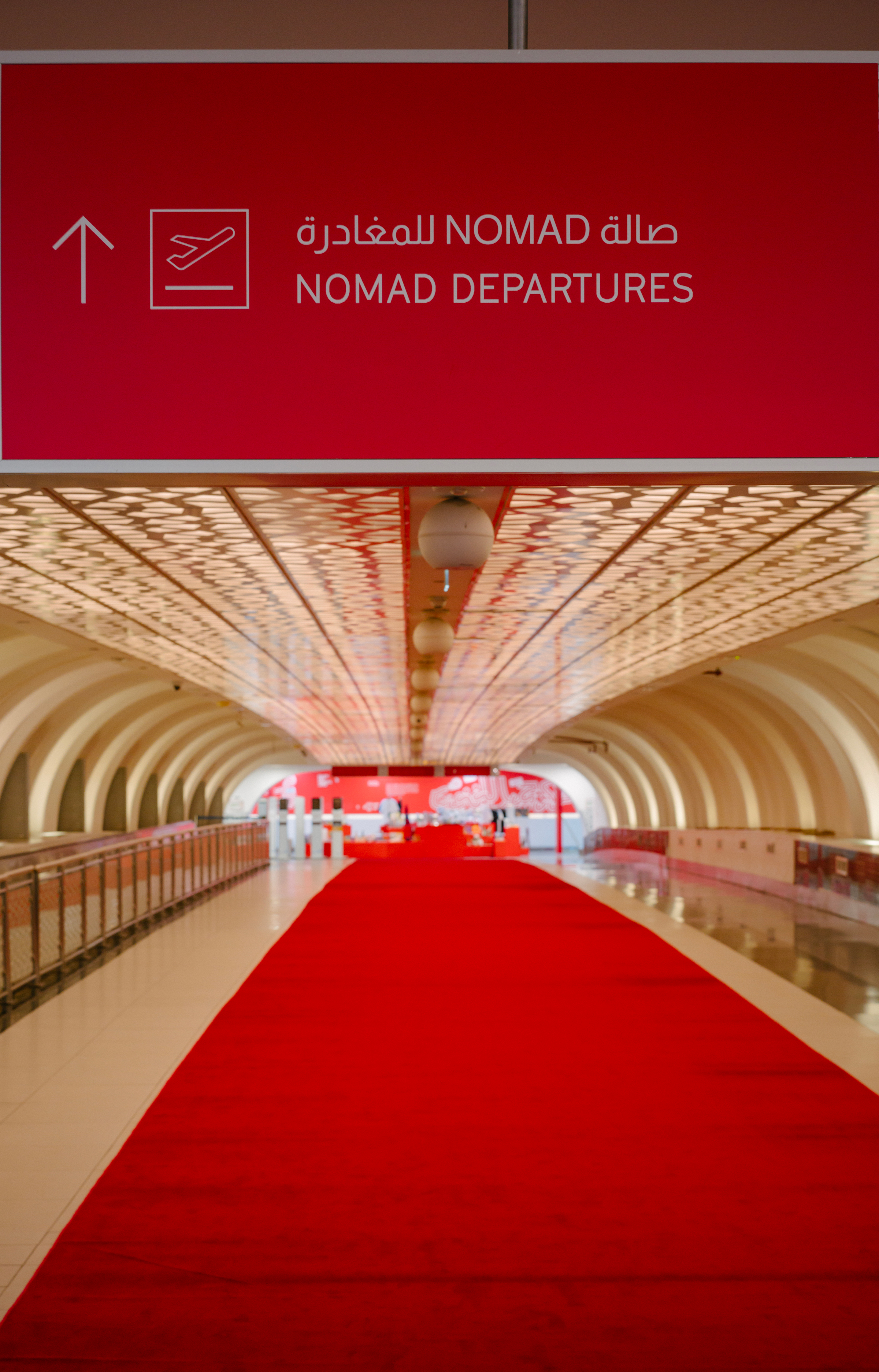 Dans un aéroport signé Paul Andreu, Nomad redéfinit la foire de design