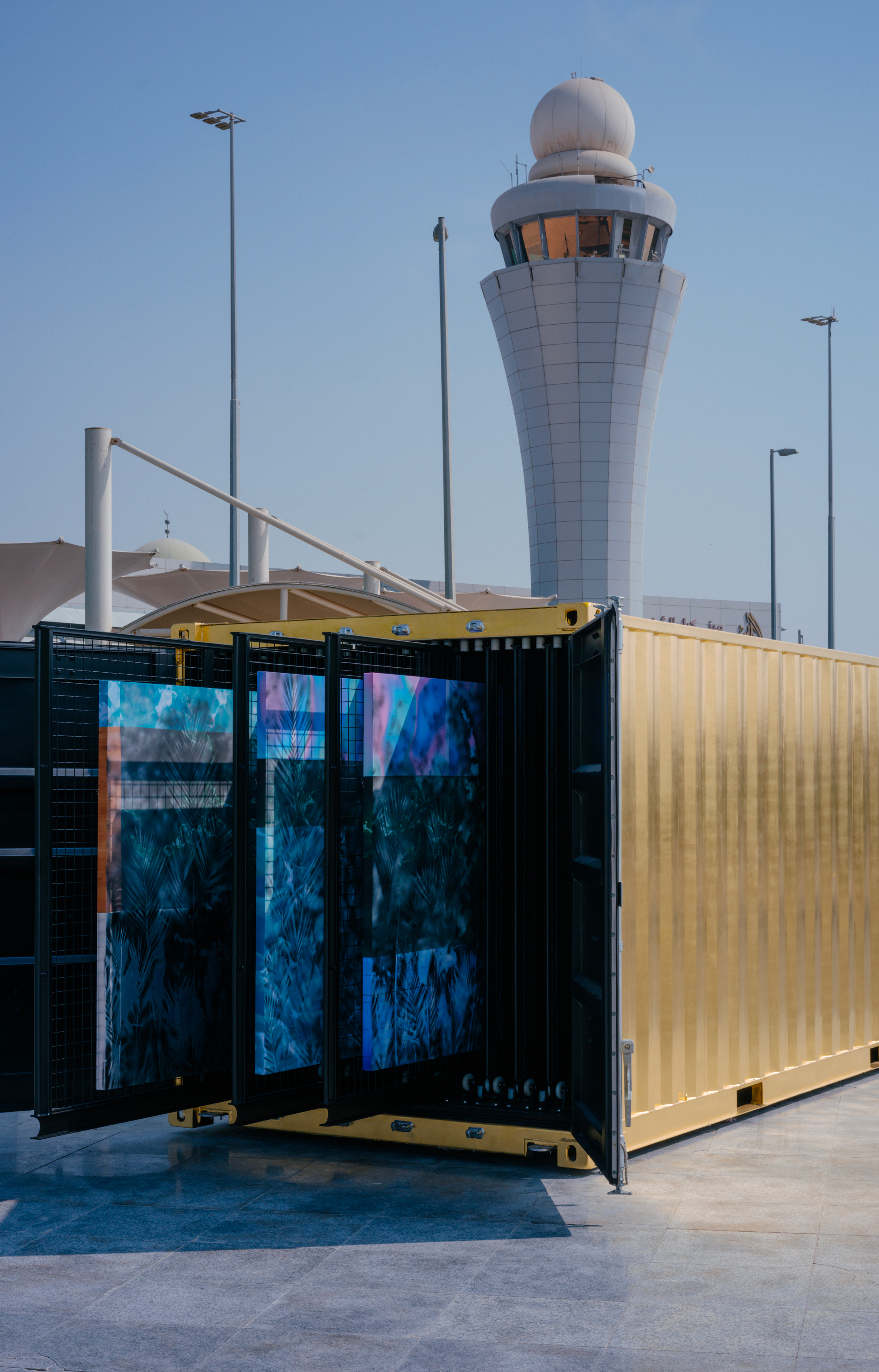 Dans un aéroport signé Paul Andreu, Nomad redéfinit la foire de design
