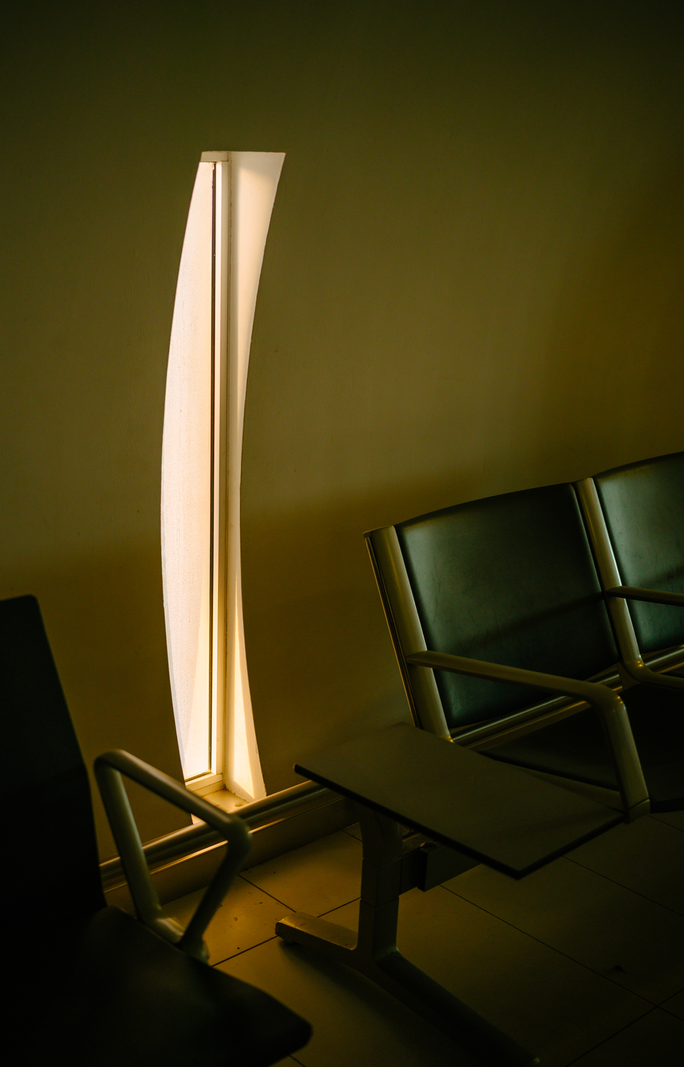 Dans un aéroport signé Paul Andreu, Nomad redéfinit la foire de design