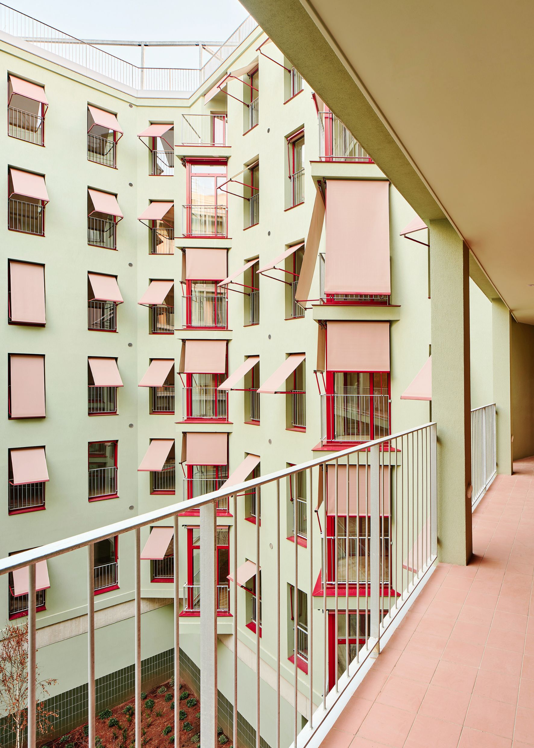 Bâtiment A d’Illa Glòries, de Cierto Estudio remporte le prix du meilleure projet global du IDEAT Design Awards 2025.