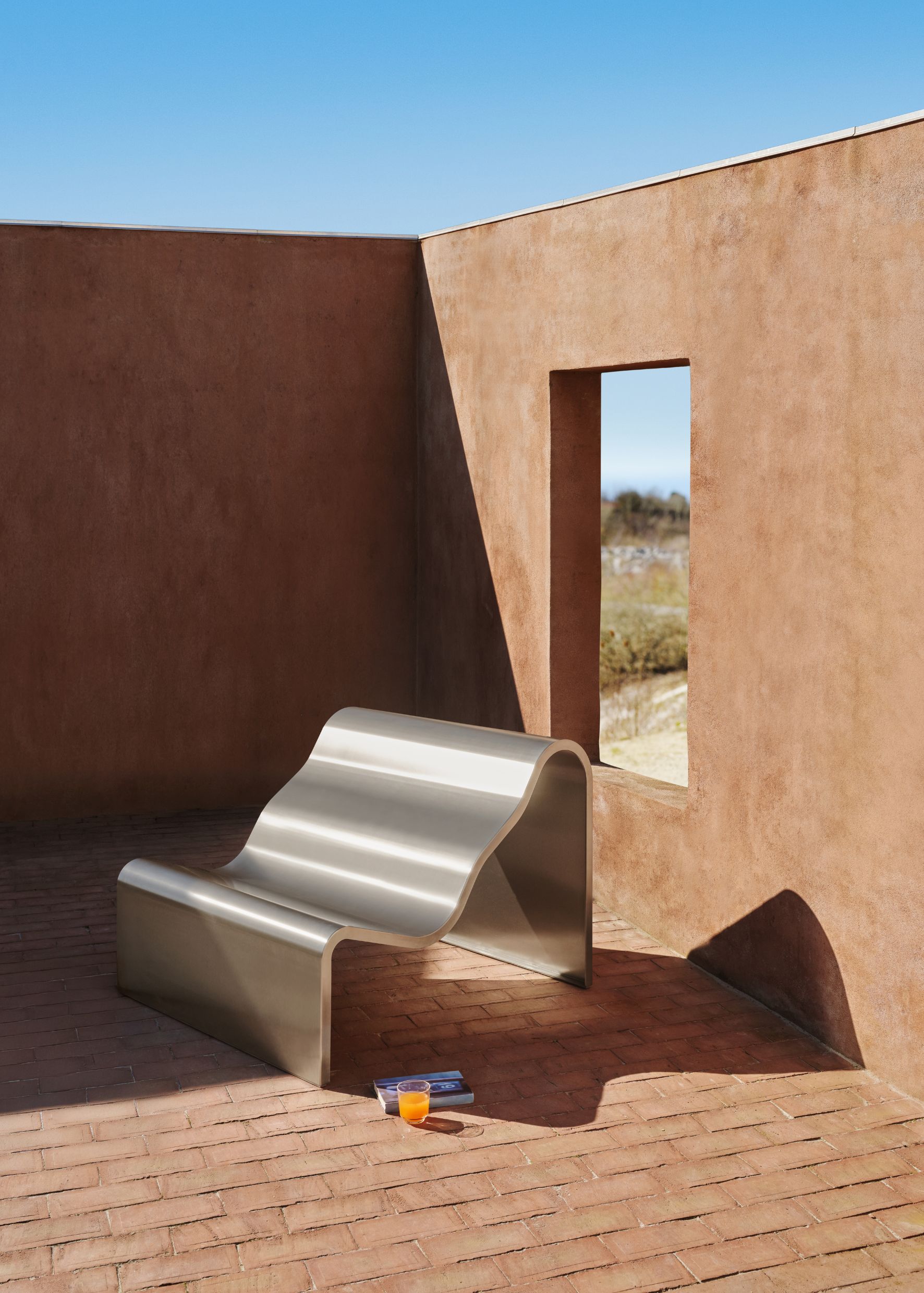 Le banc Dream View, de Lise Vester pour Muuto remporte le prix de la meilleure pièce « Dedans - Dehors ».