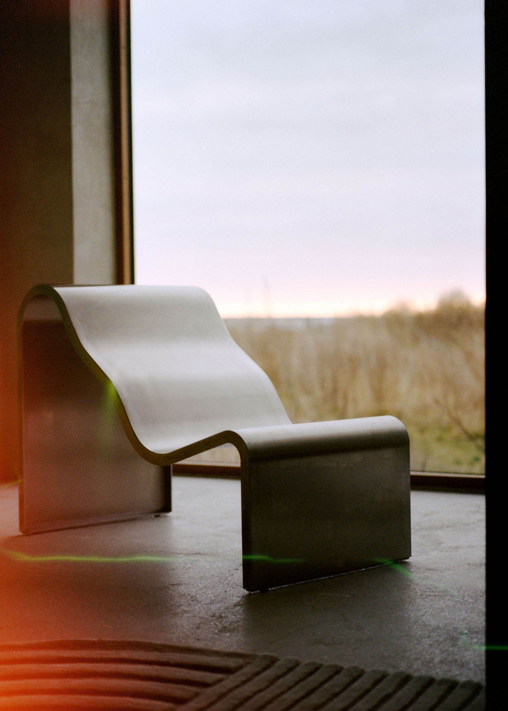 Le banc Dream View, de Lise Vester pour Muuto remporte le prix de la meilleure pièce « Dedans - Dehors ».