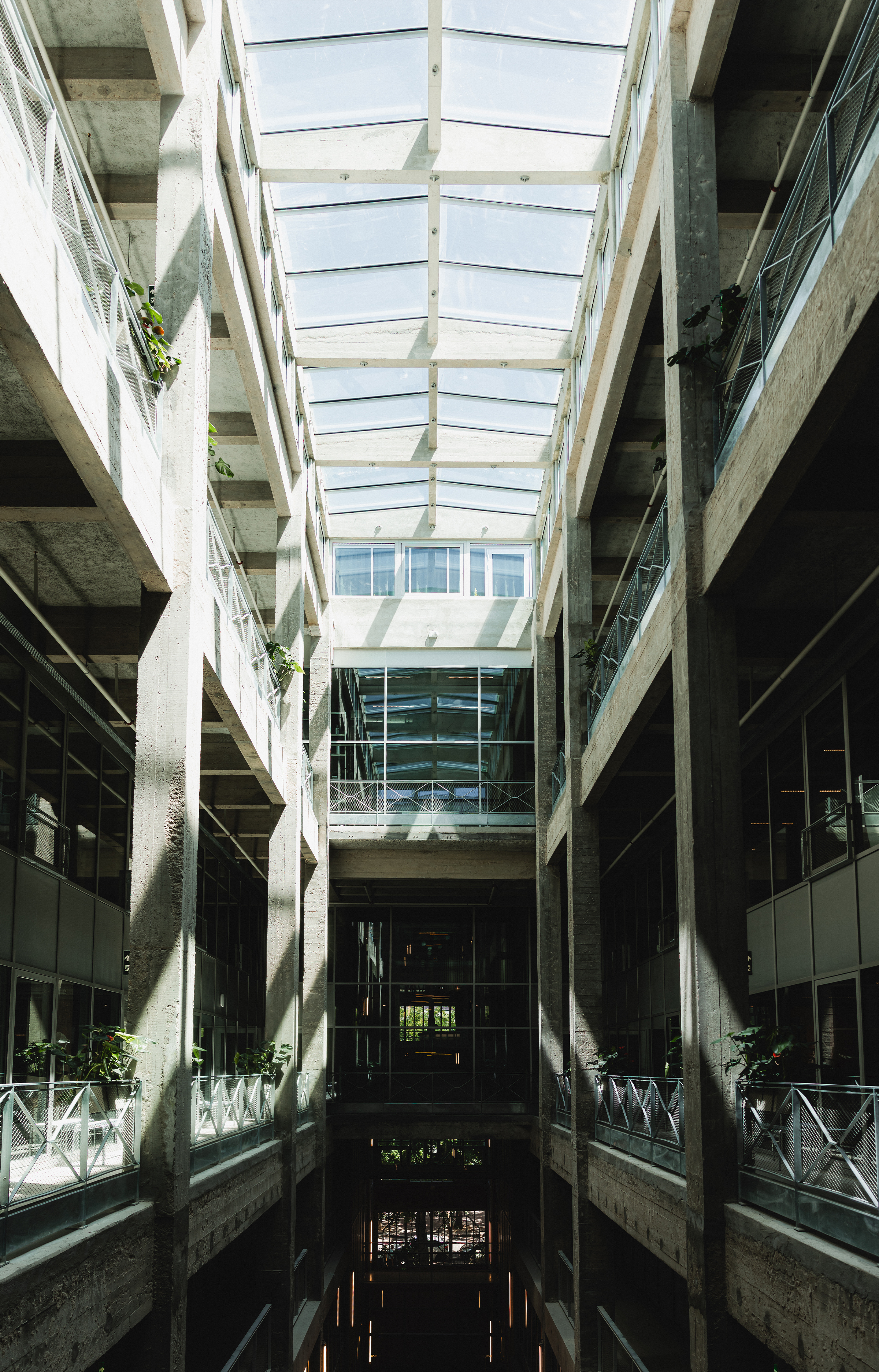 Dans les nouveaux bureaux de Sony Music France, le design monte le son - IDEAT