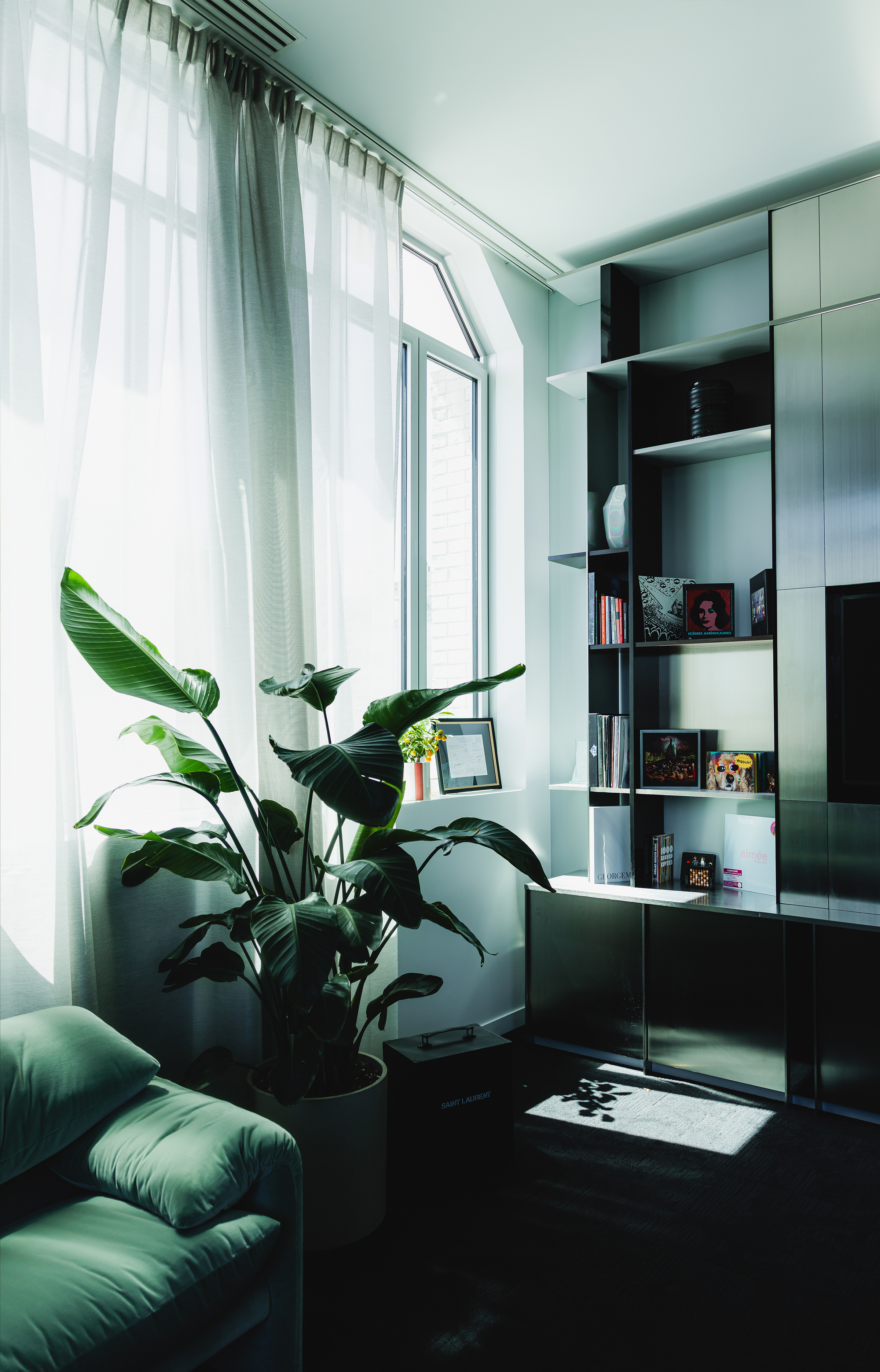 Dans les nouveaux bureaux de Sony Music France, le design monte le son - IDEAT