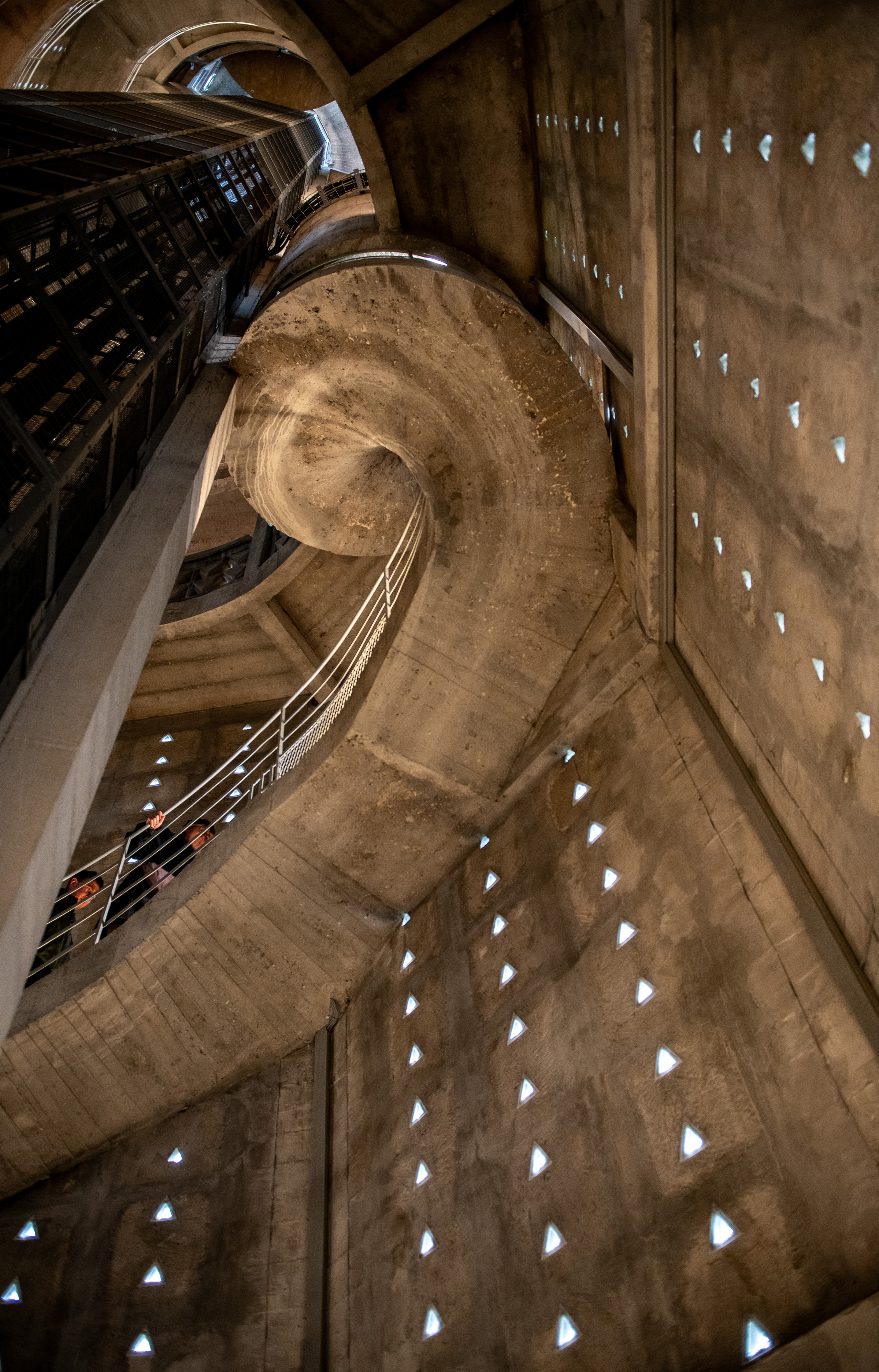 Tour Perret à Grenoble : le gratte-ciel en béton d’Auguste Perret retrouve les sommets