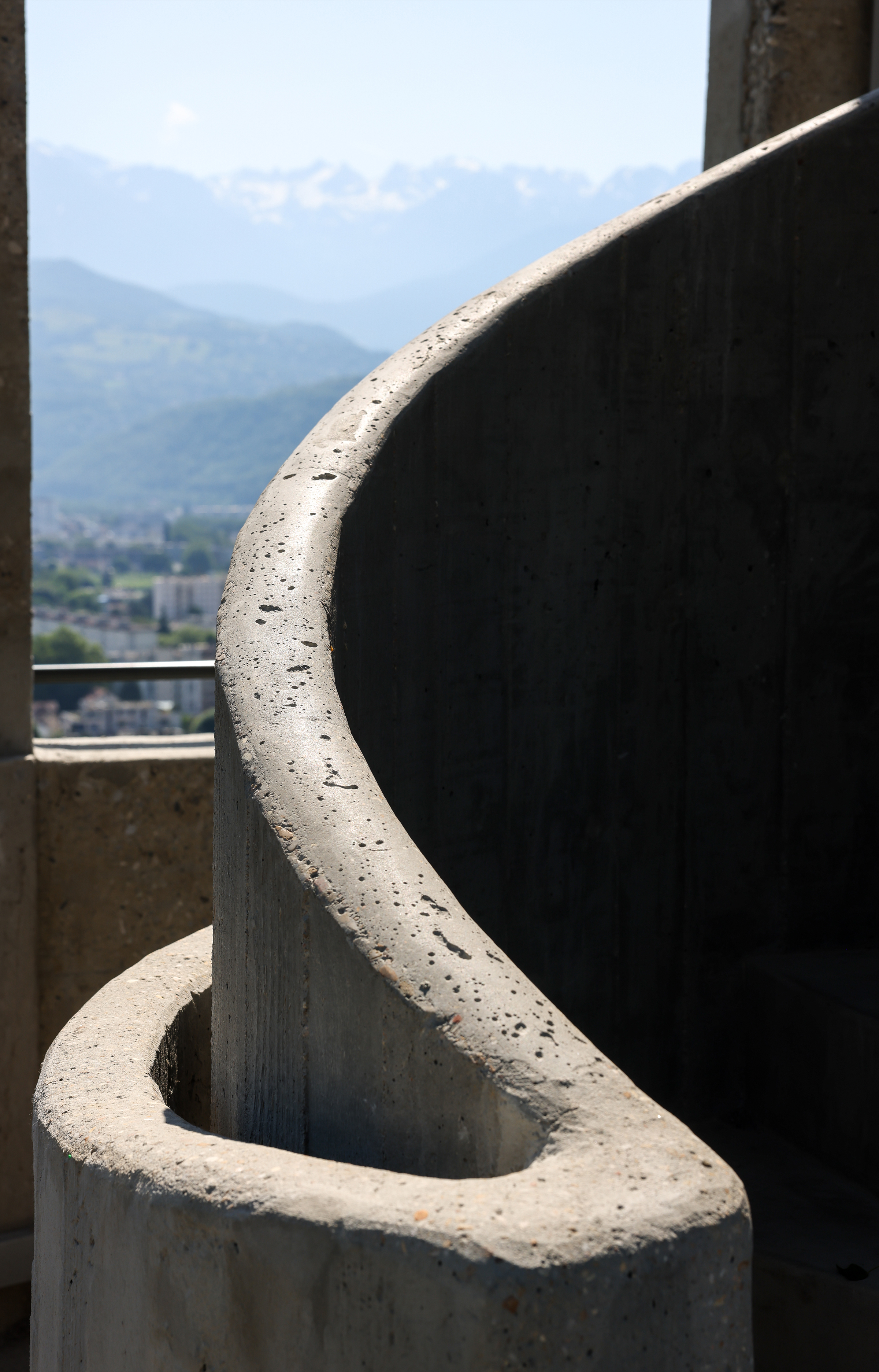 Tour Perret à Grenoble : le gratte-ciel en béton d’Auguste Perret retrouve les sommets