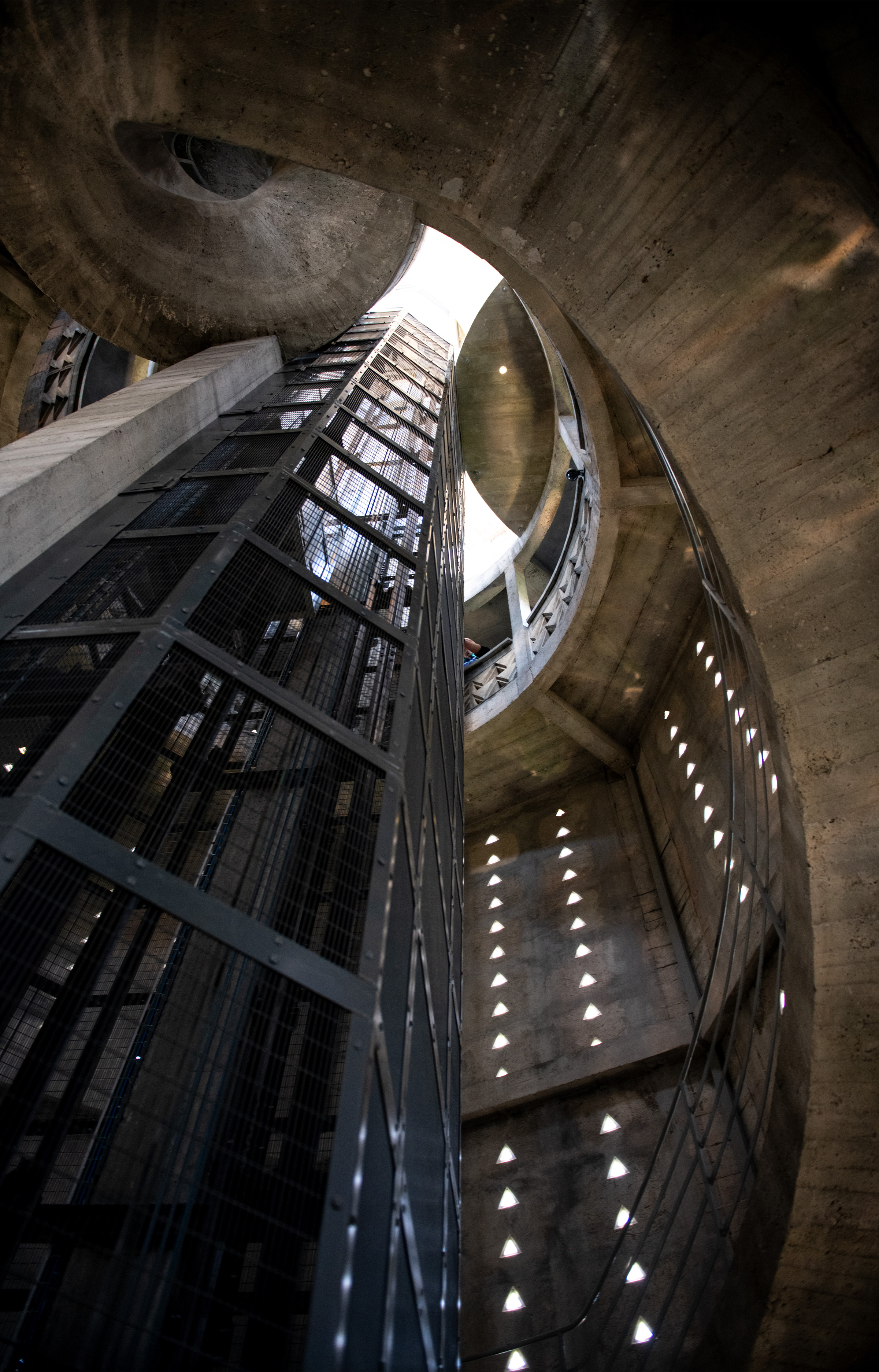 Tour Perret à Grenoble : le gratte-ciel en béton d’Auguste Perret retrouve les sommets