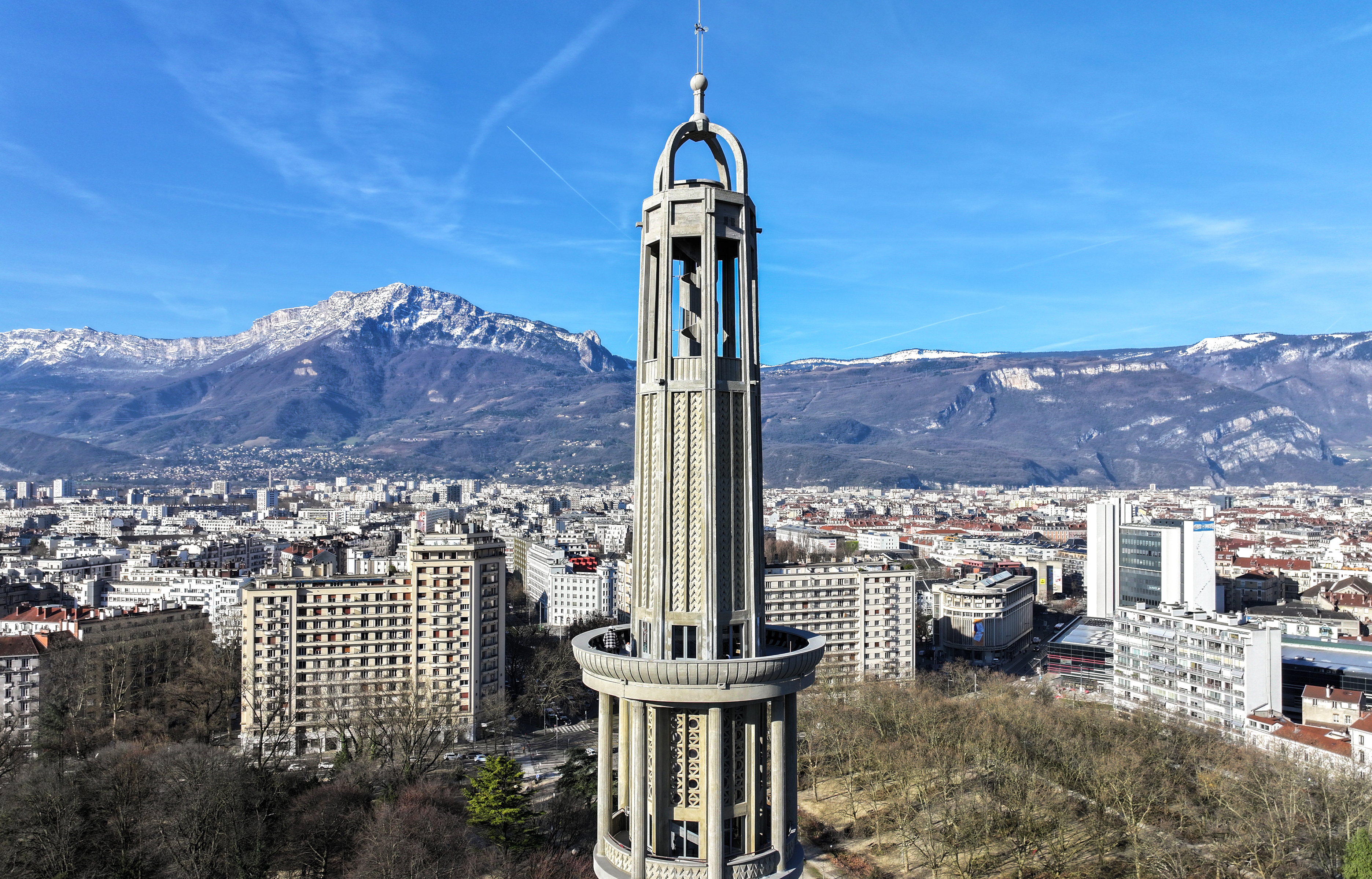 Tour Perret à Grenoble : le gratte-ciel en béton d’Auguste Perret retrouve les sommets
